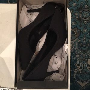 Black Simply Vera Wang pointed toe pumps